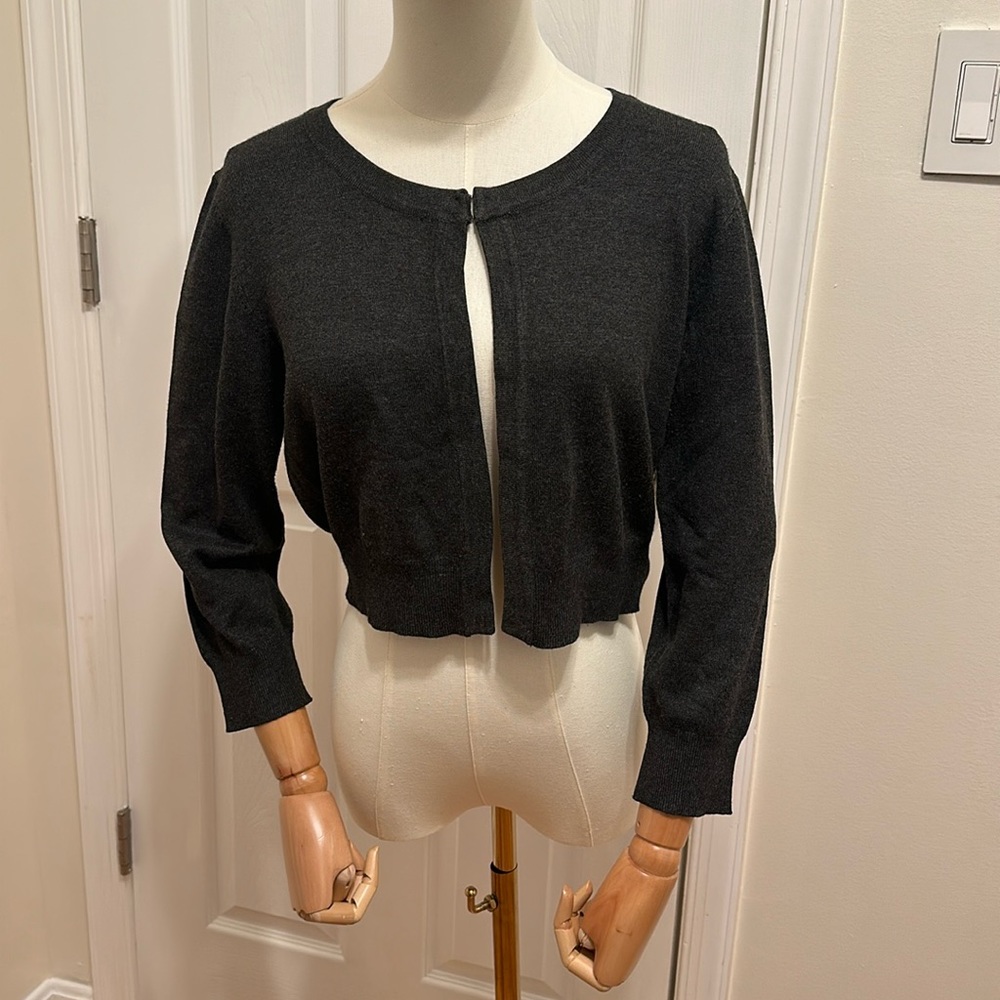 Cielo 3/4 three quarter sleeve light cardigan in charcoal gray size medium
